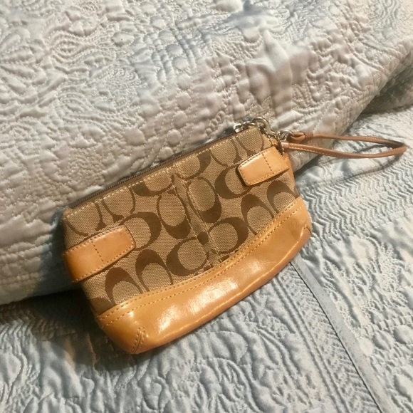 Coach Wristlet Authentic - Picture 2 of 4